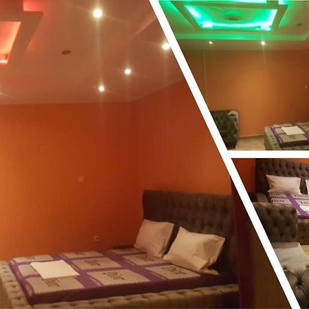 דואלה Cave Royale - Chambres-Studios-Apparts Meubles - Logpom Hopithal Des Soeurs Apres Camara Laye מראה חיצוני תמונה