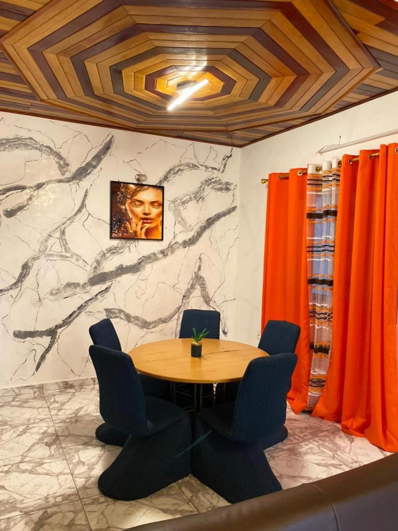 דואלה Cave Royale - Chambres-Studios-Apparts Meubles - Logpom Hopithal Des Soeurs Apres Camara Laye מראה חיצוני תמונה