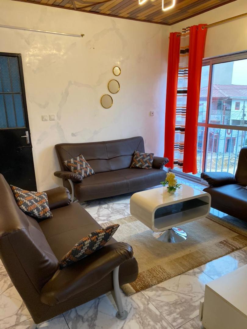 דואלה Cave Royale - Chambres-Studios-Apparts Meubles - Logpom Hopithal Des Soeurs Apres Camara Laye מראה חיצוני תמונה