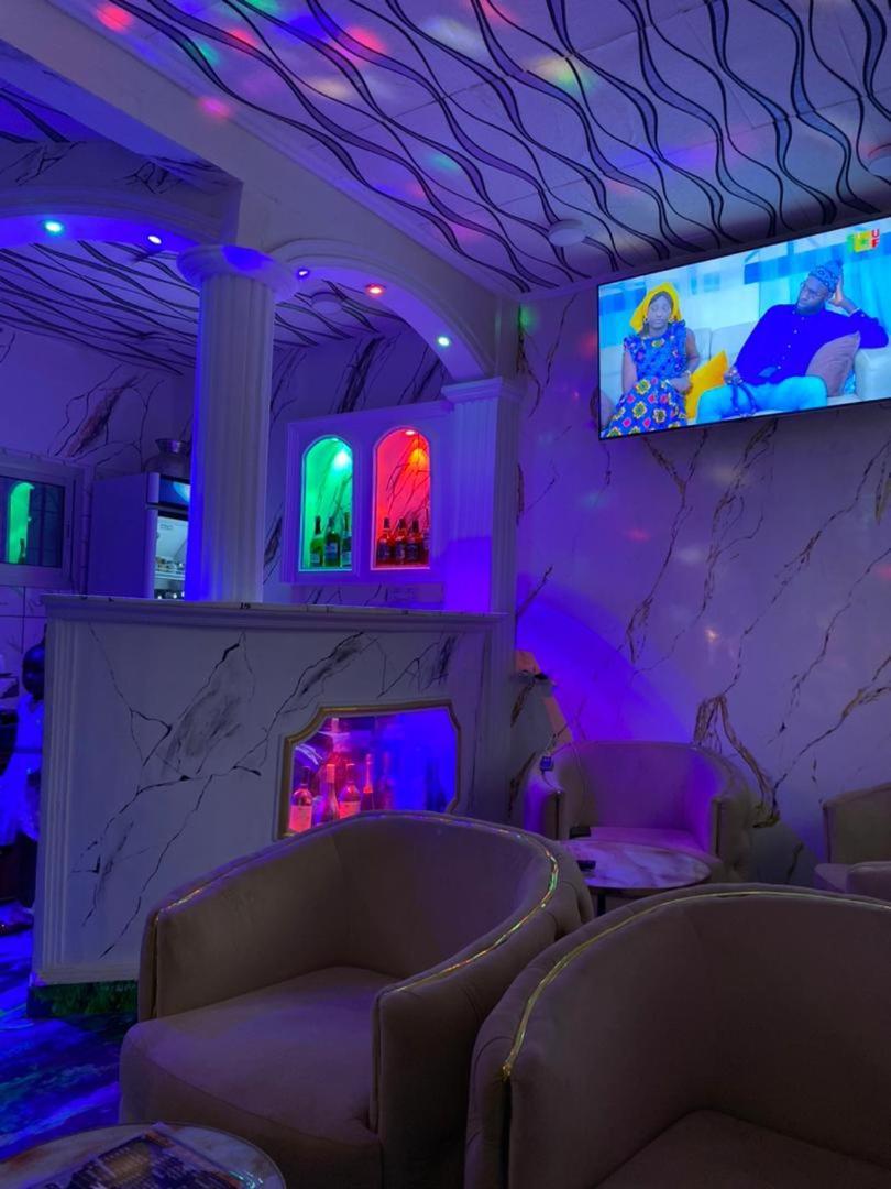 דואלה Cave Royale - Chambres-Studios-Apparts Meubles - Logpom Hopithal Des Soeurs Apres Camara Laye מראה חיצוני תמונה